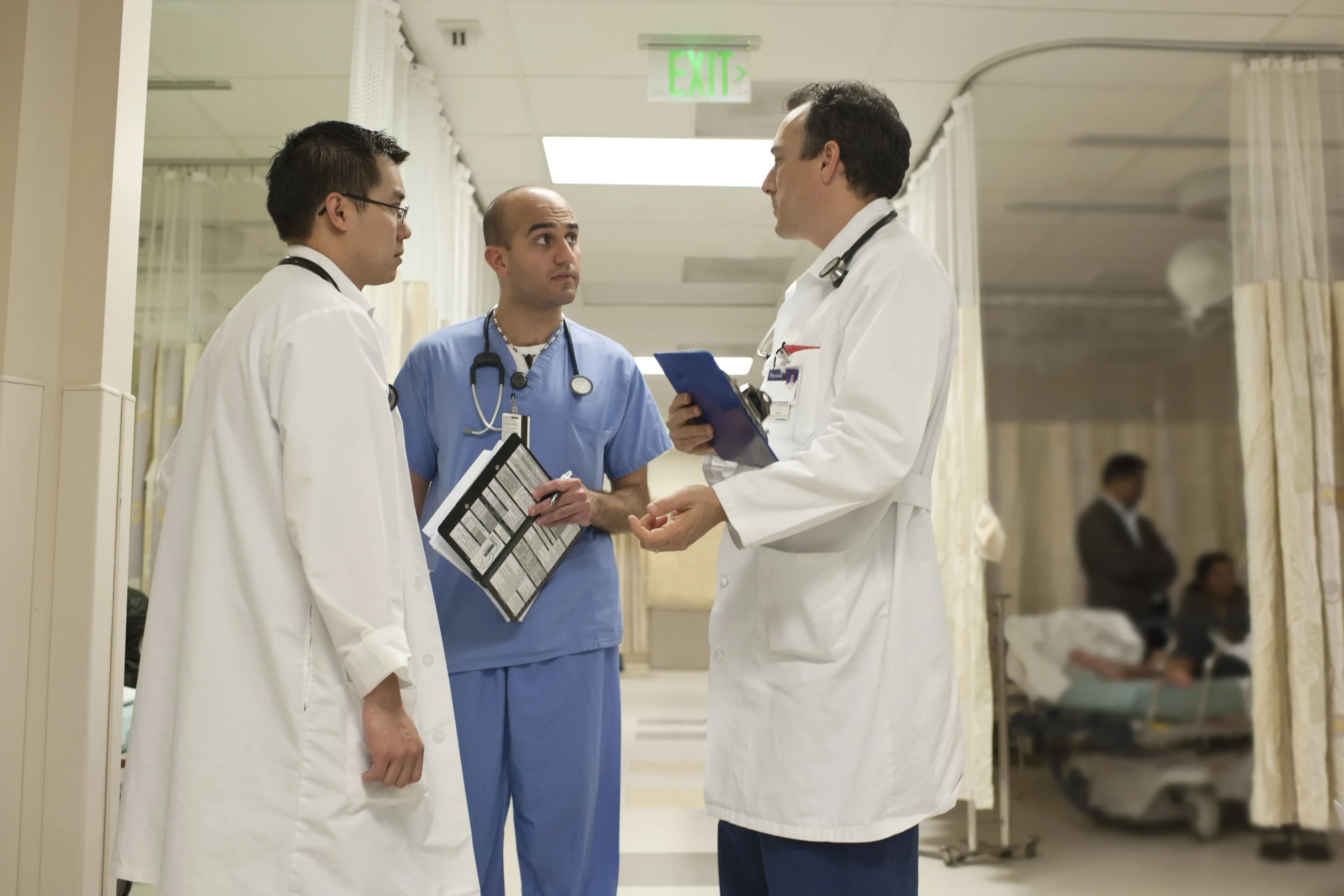 doctors-conferring-hospital-ward
