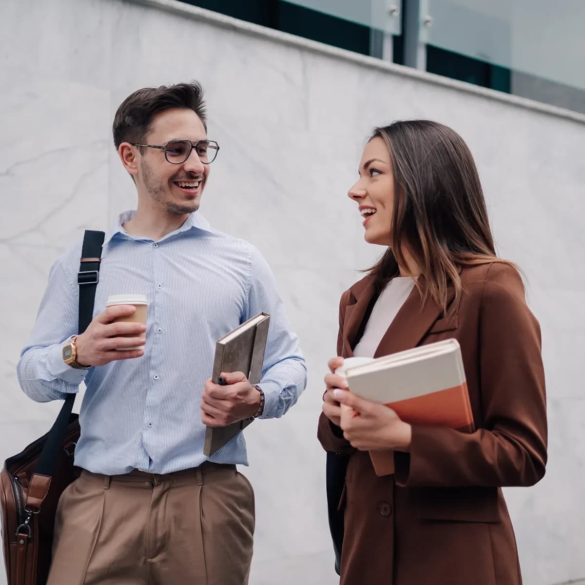 clients-chatting-on-walk