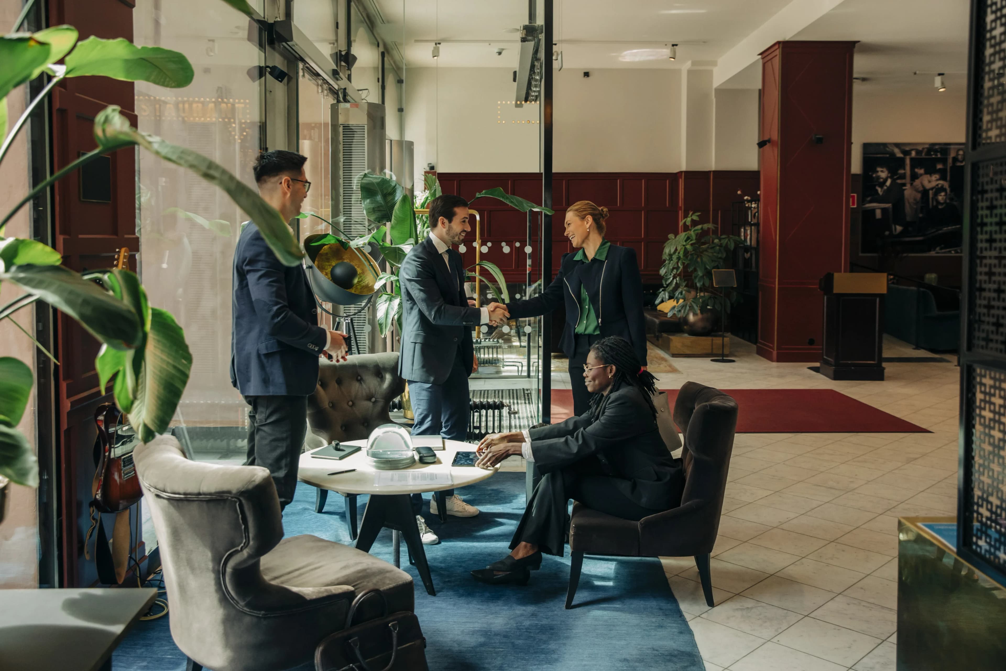 advisors-greeting-in-lounge