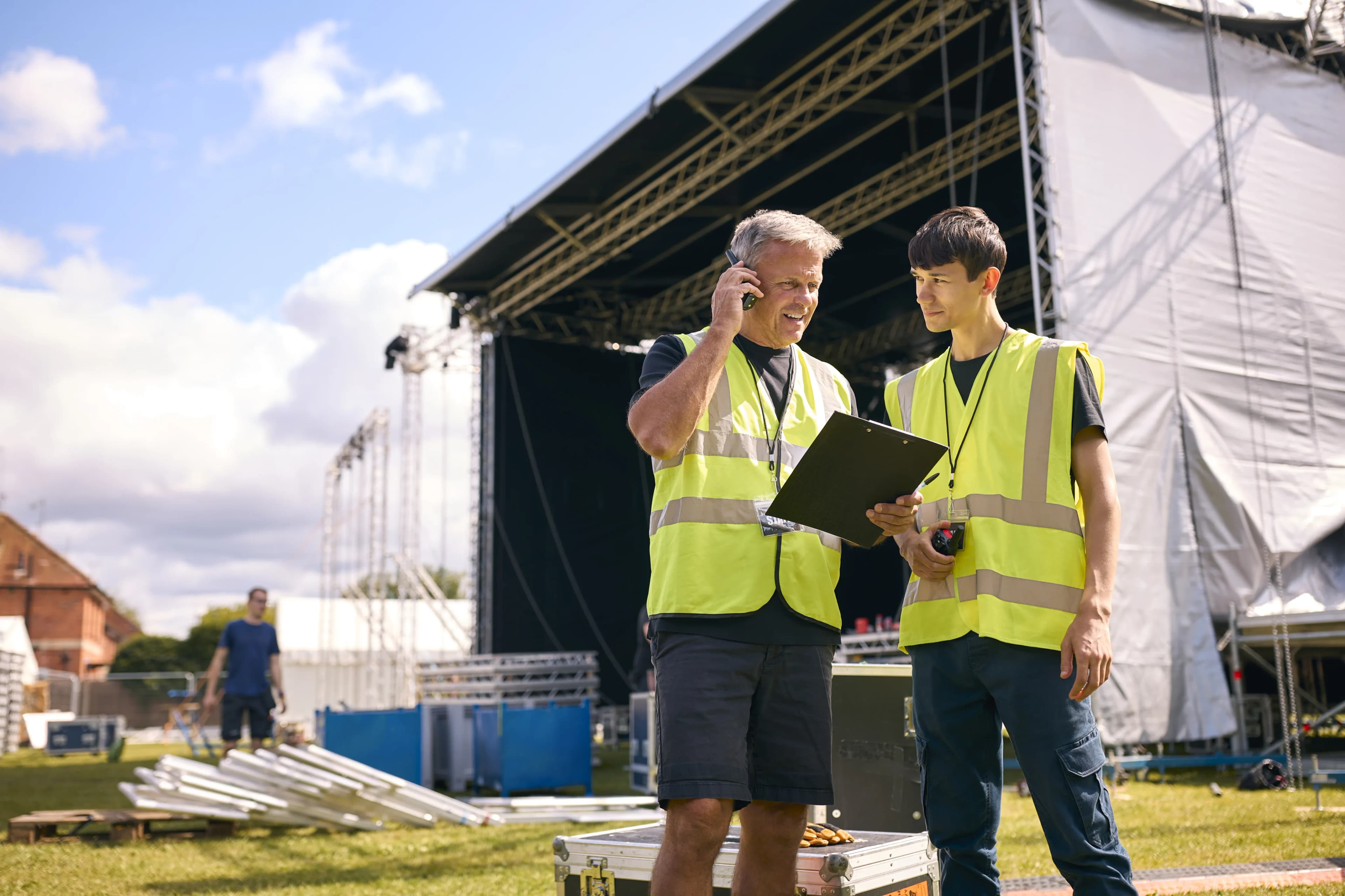 event-crew-outdoor-stage
