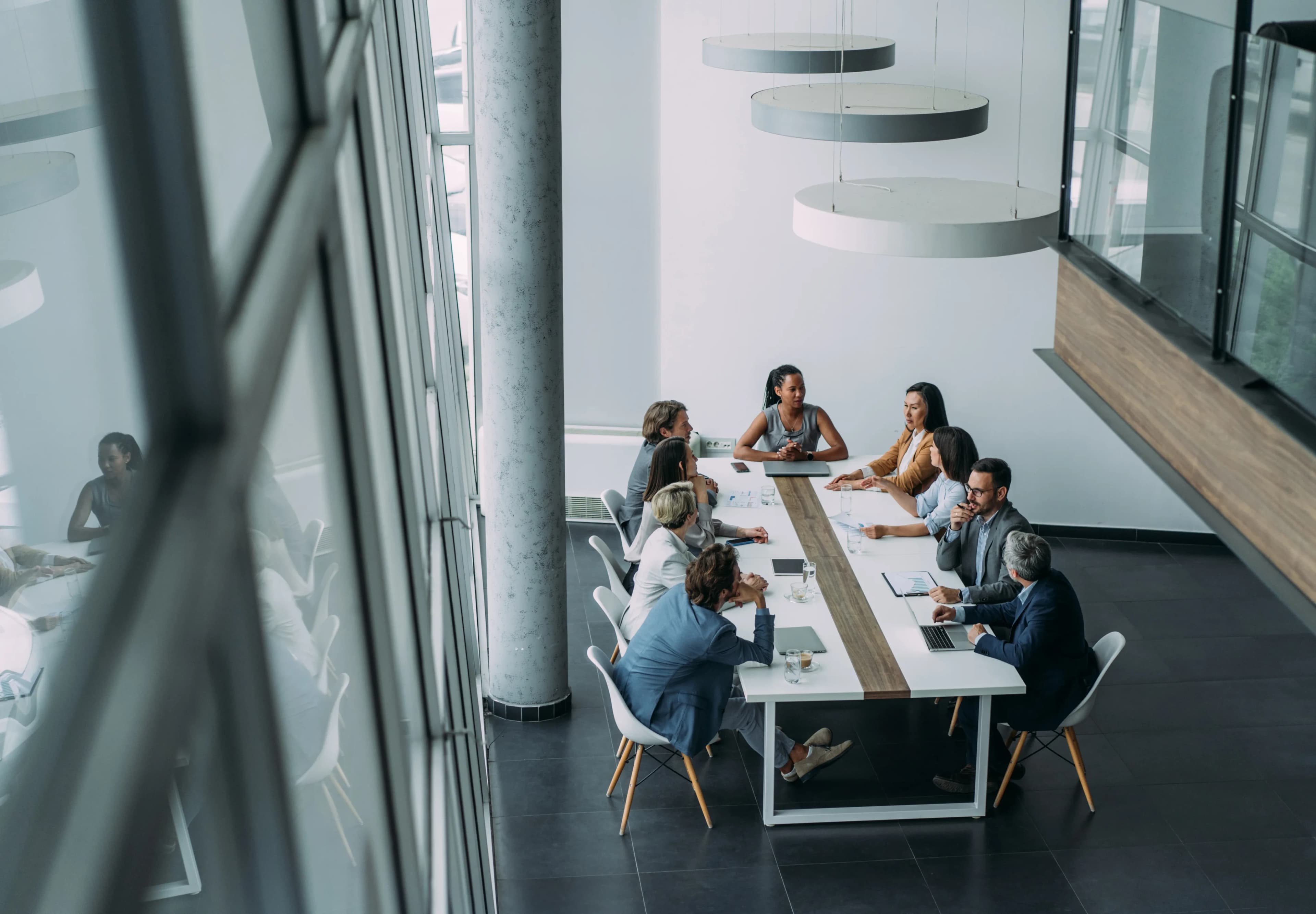 team-meeting-by-tall-windows