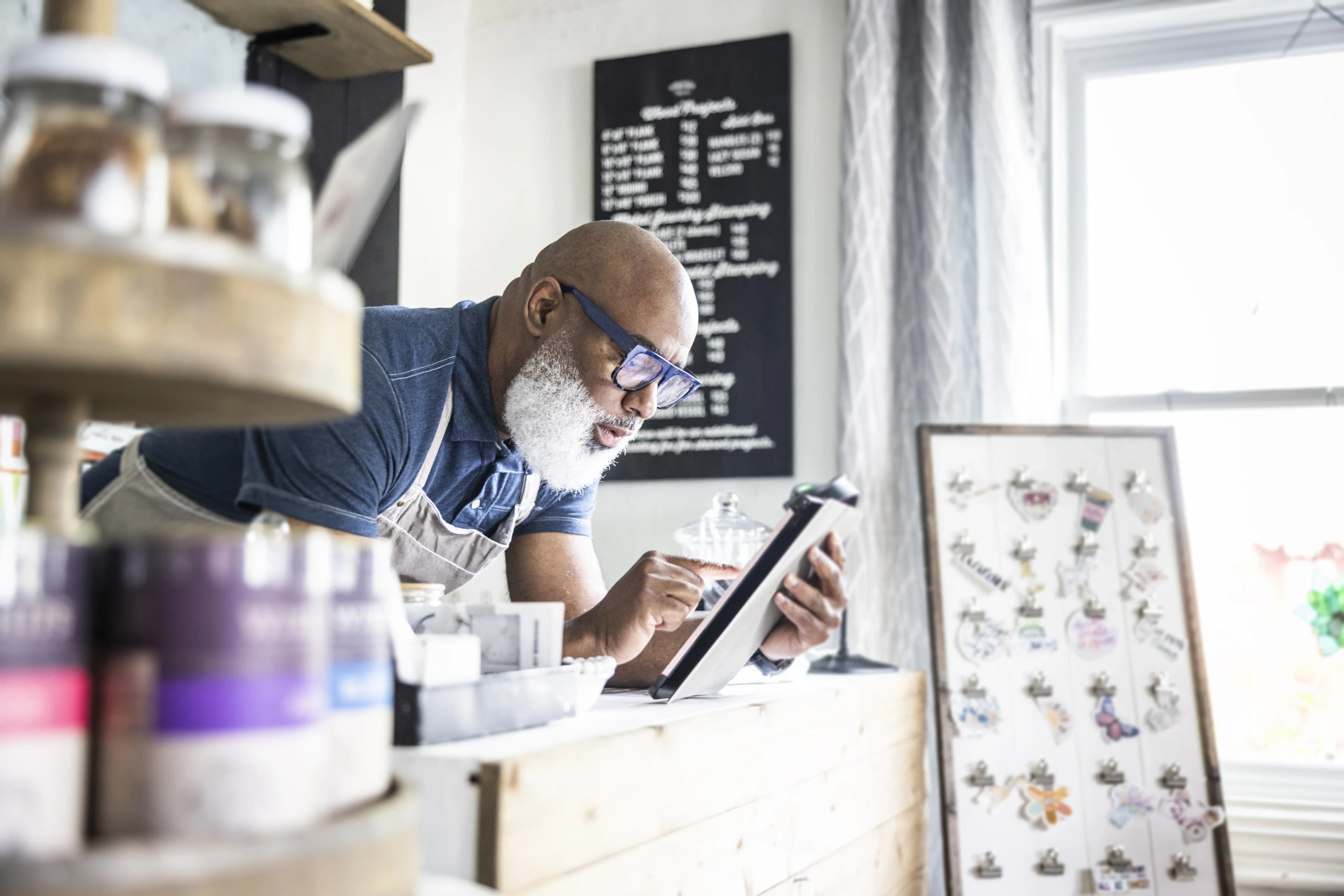 shopkeeper-checking-tablet