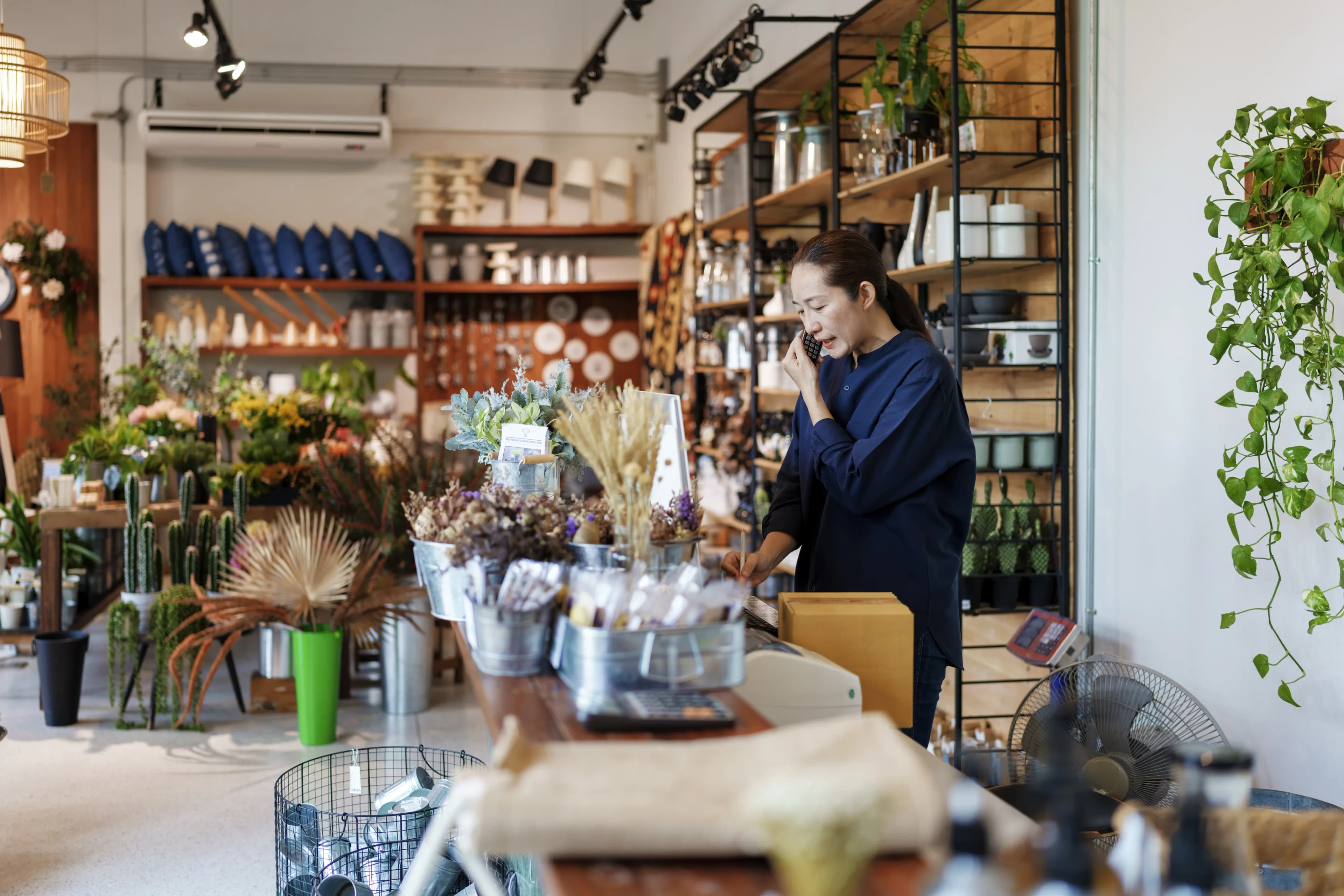 flower-shop-owner-on-phone