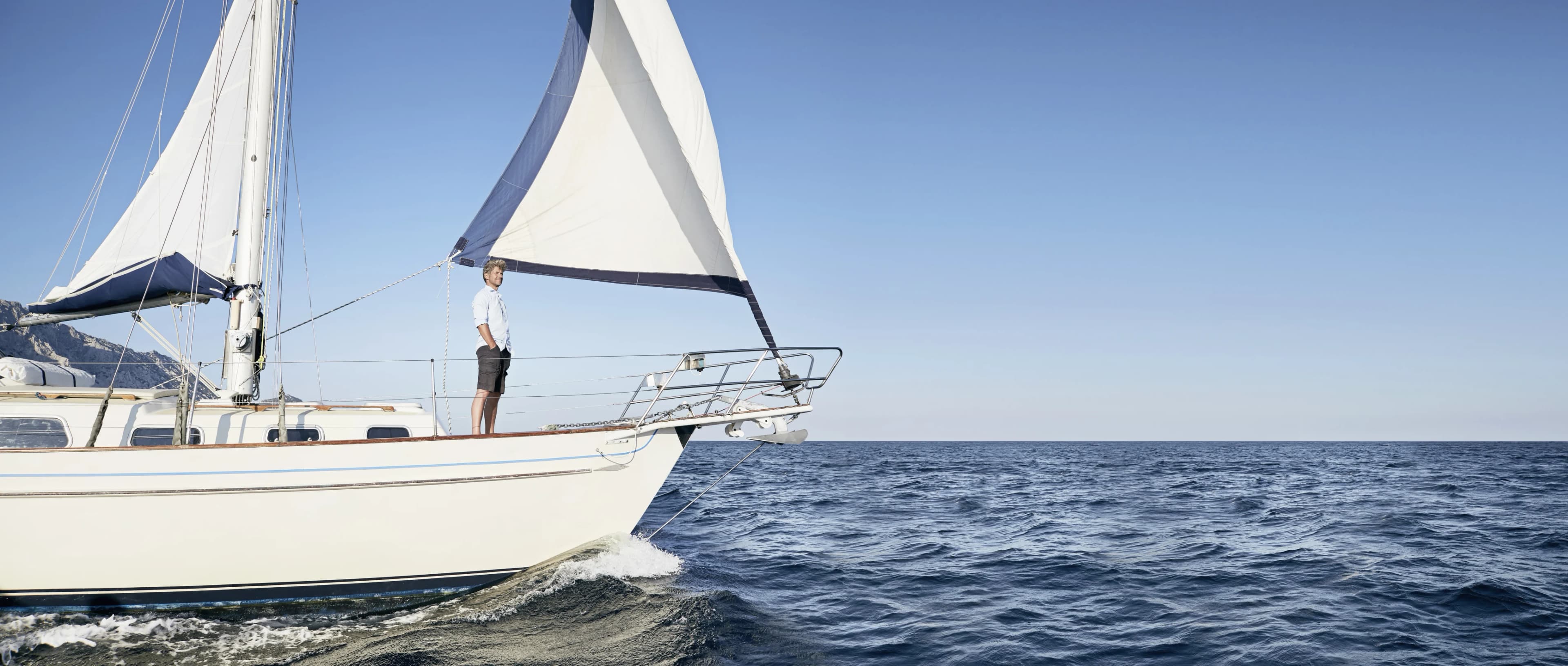 sailing-yacht-open-water