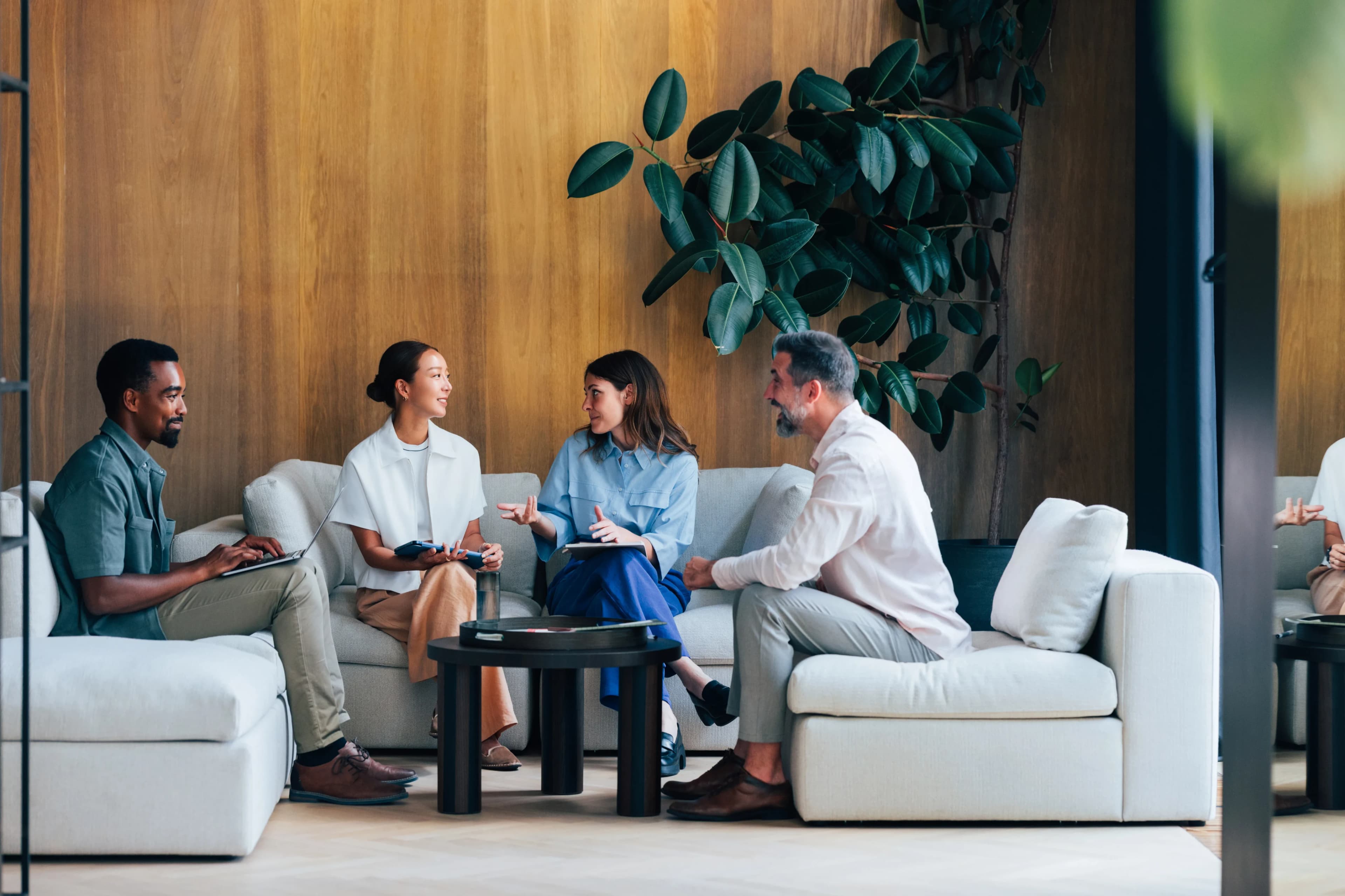 team-meeting-lounge-seating